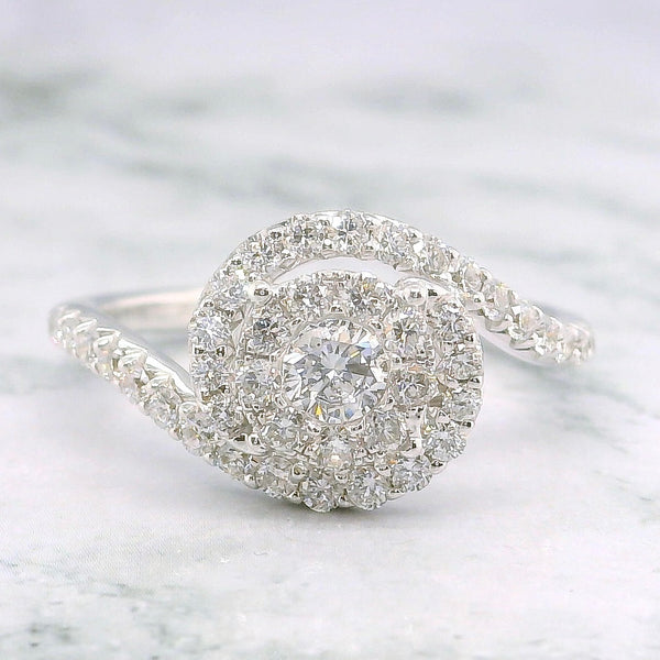 Round Shape Spiral Band Diamond Ring