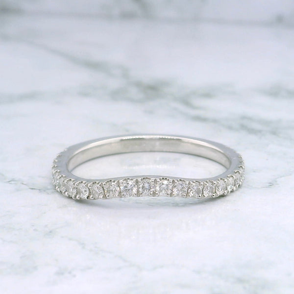 Wedding Band Curve set in Round Brilliant Diamond