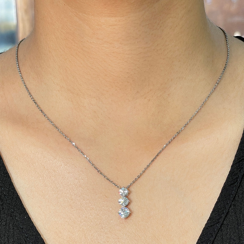 Round Diamonds Solitaire Pendant