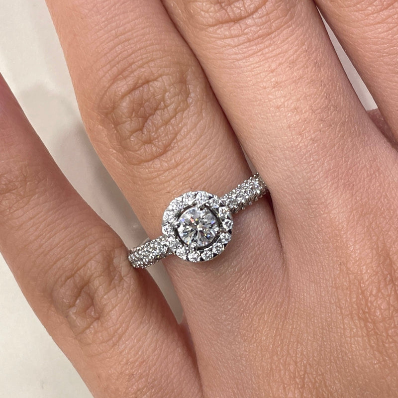 Round Shape Single Halo Diamond Ring