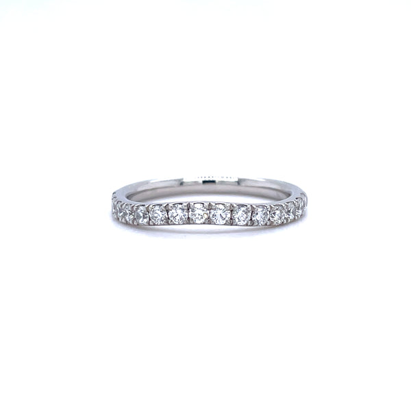 Wedding Band Curve set in Round Brilliant Diamond