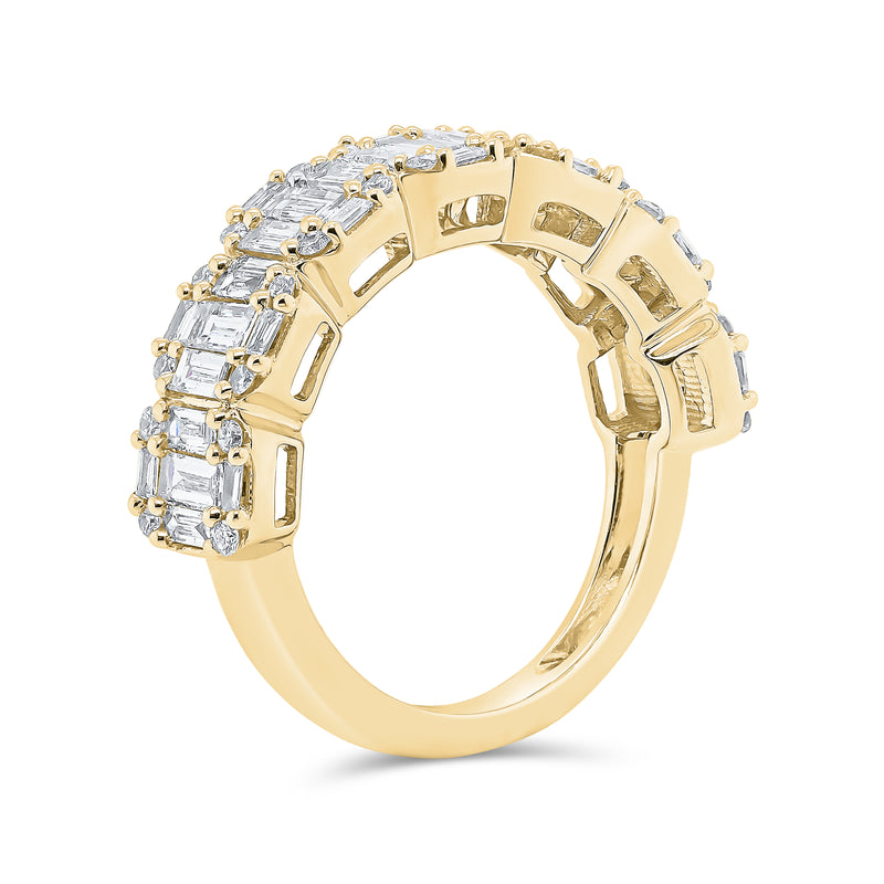 Wedding Band set in Round Brilliant and Baguette Diamonds