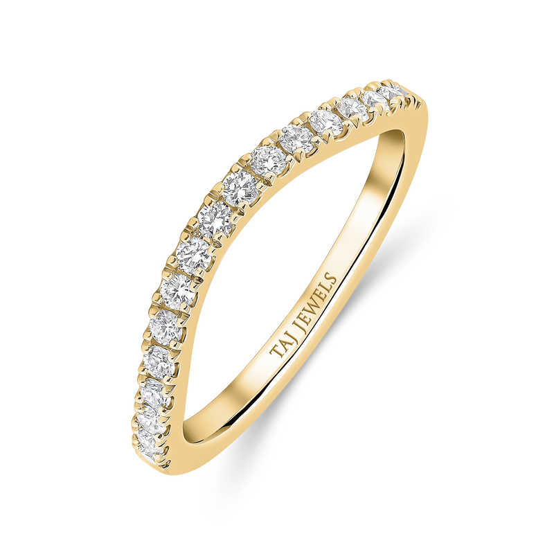Wedding Band Curve set in Round Brilliant Diamond