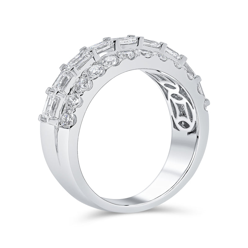 Wedding Band set in Round Brilliant and Baguette Diamonds