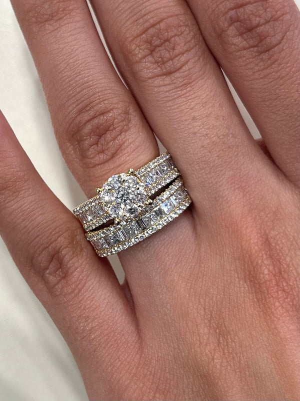 Round Shape Cluster Diamond Ring with Matching Band