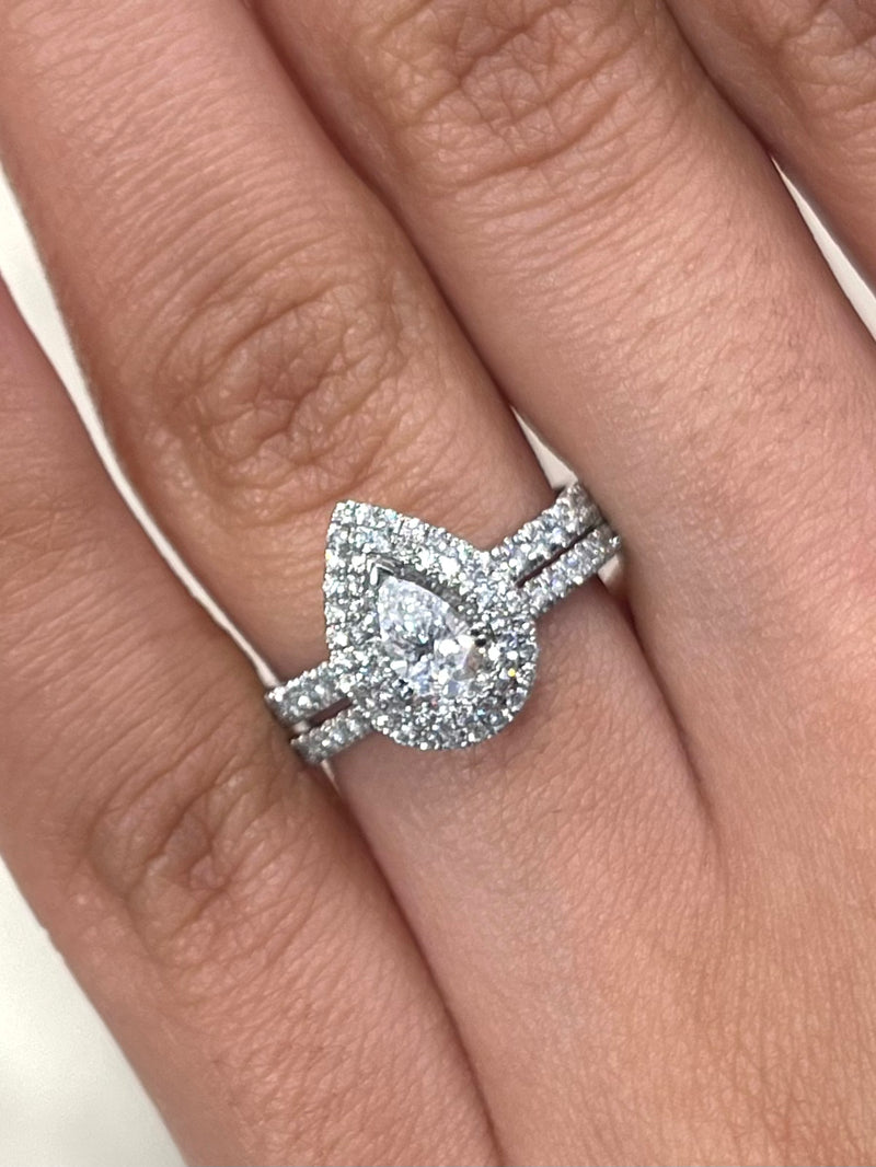 Pear Shape Single Halo Diamond Ring & Matching Band