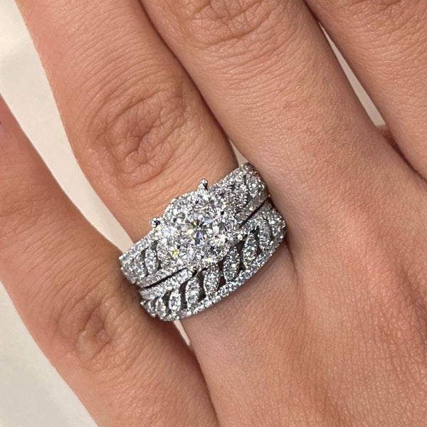 Round Brilliant Diamond Ring and Matching Band
